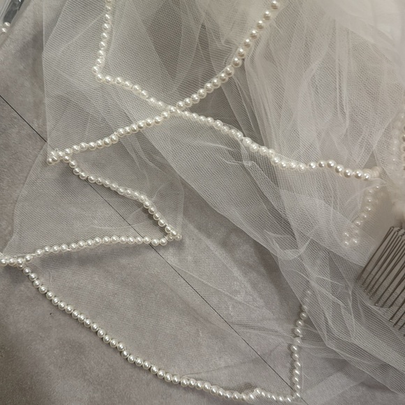 EnVOGUE Beaded Pearl Cathedral Length Wedding Veil - Picture 9 of 11